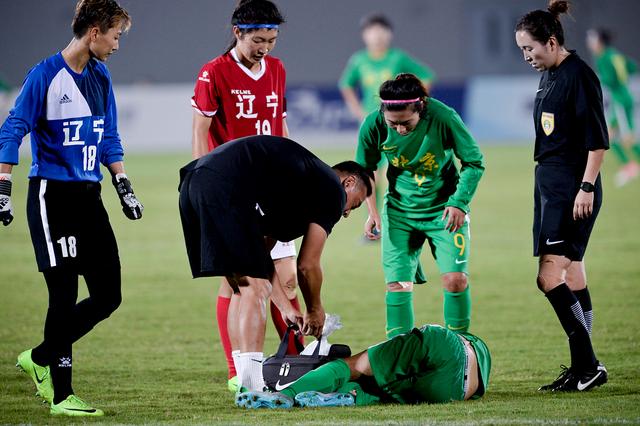 半岛体育网页版-足球赛事中体现出来的团队协作精神令人感动