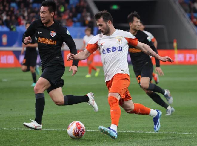 半岛体育视频-包含鲁能客场逼平延边，艰难保持不败的词条