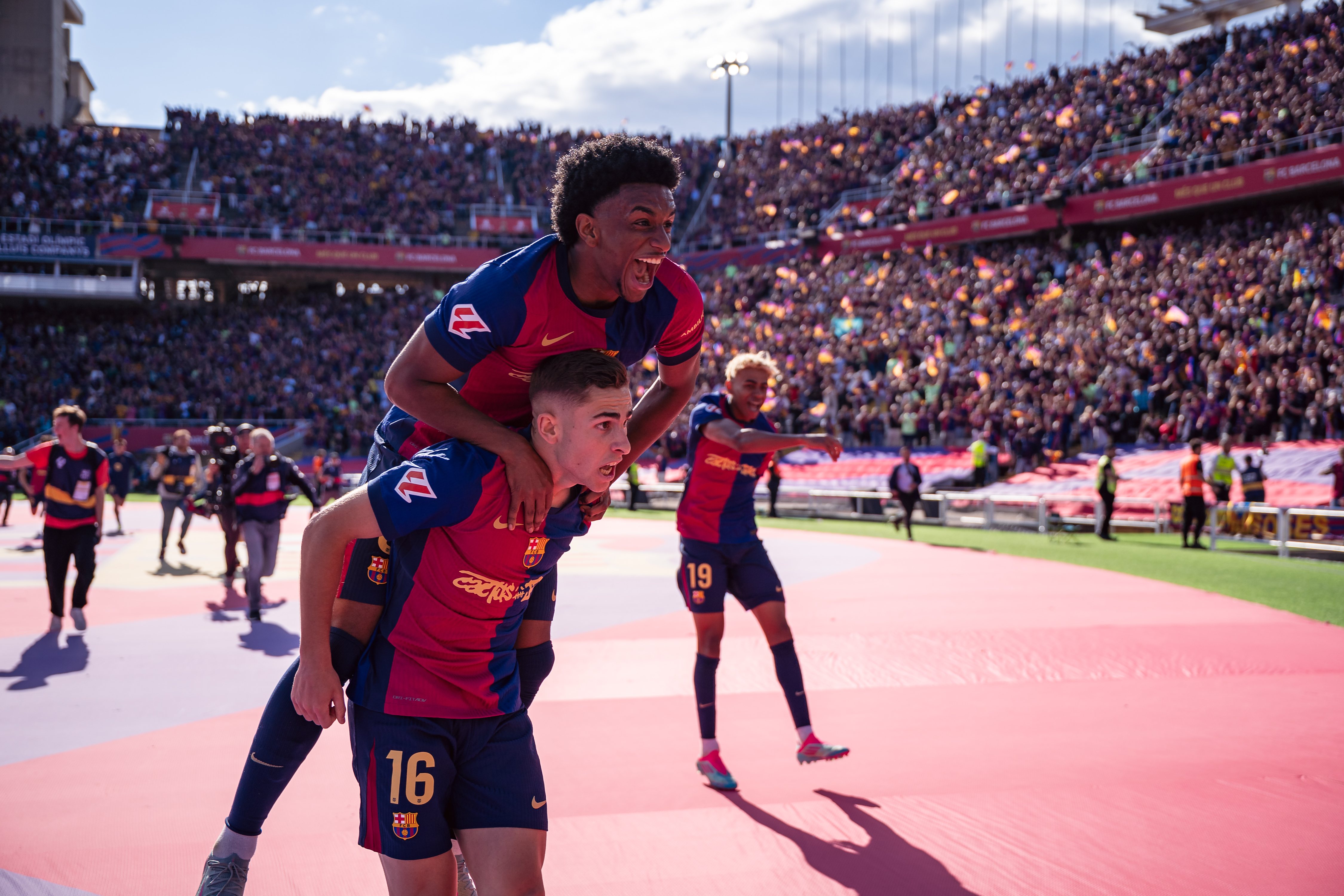 关于一场国际足球盛宴完美收官,球员表现备受关注的信息 关于一场国际足球盛宴完美收官,球员表现备受关注的信息