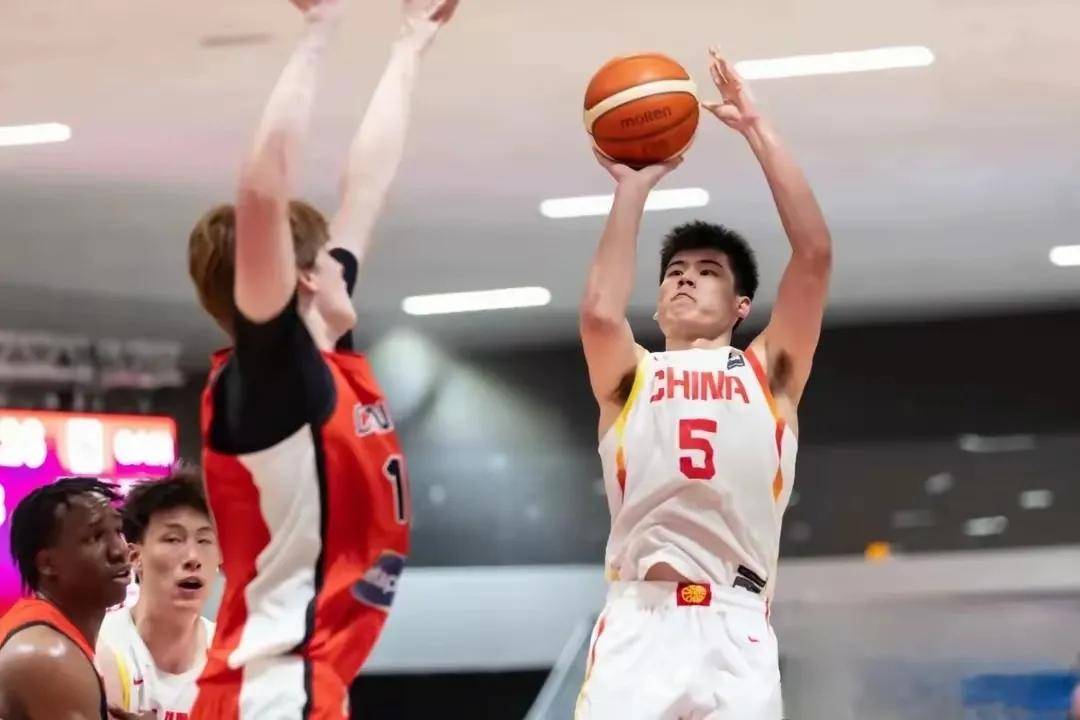 包含广东男篮外援表现出色，率队夺冠的词条