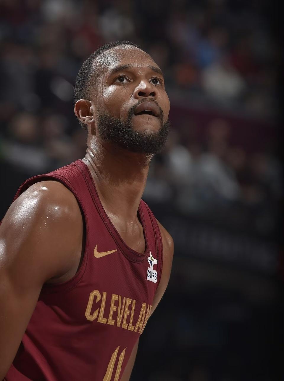 包含快船实力横扫，顺利进入下一轮比赛的词条