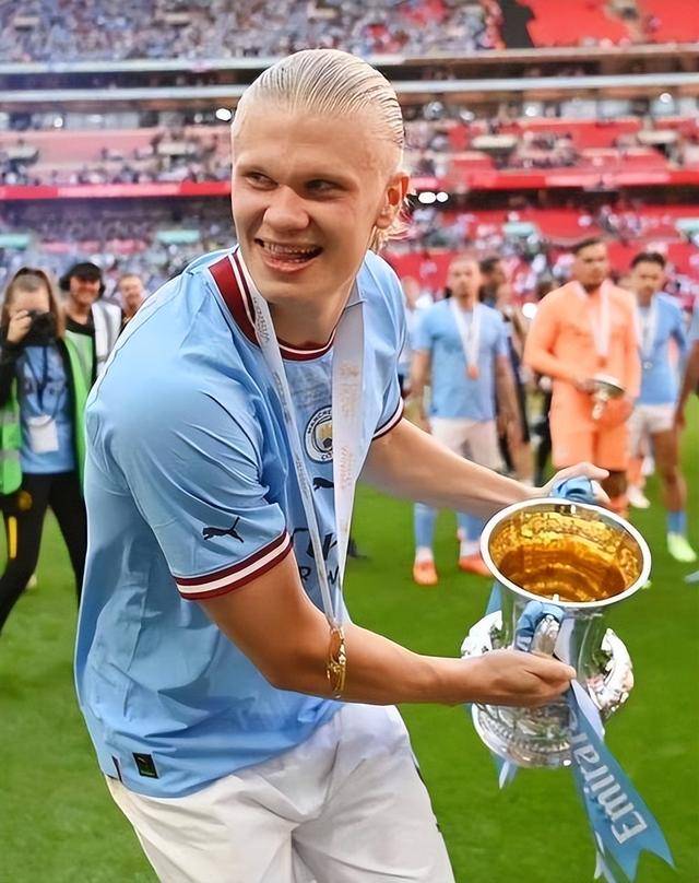 半岛体育下载-埃弗顿队终结不败纪录,球员表现有交差