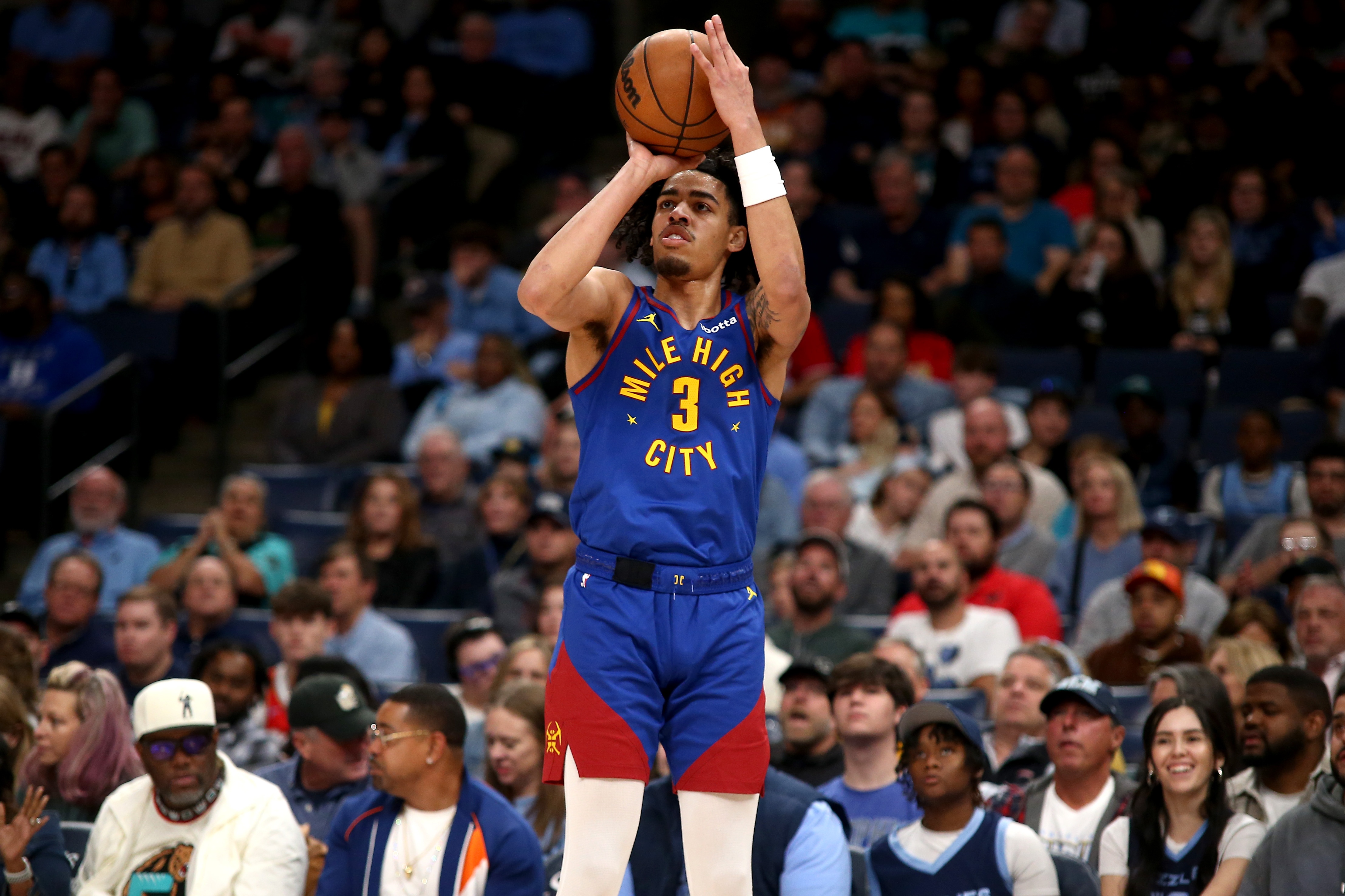 半岛体育新闻-掘金队领先优势明显,取得胜利