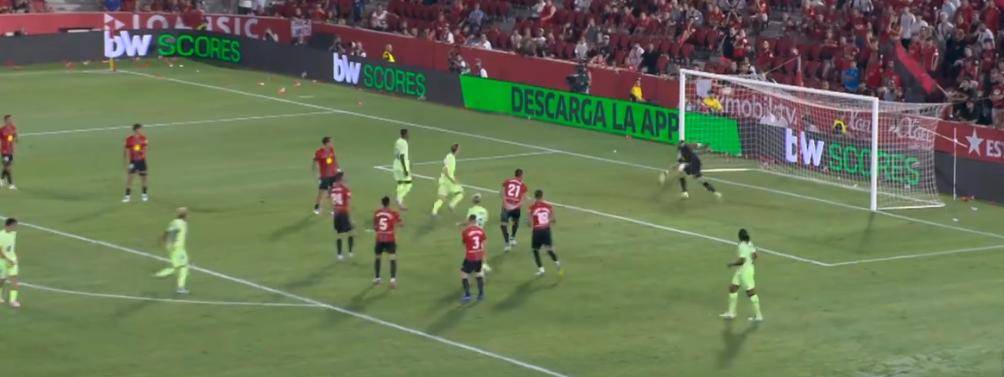 曼城客场击败桑德兰，继续保持全胜