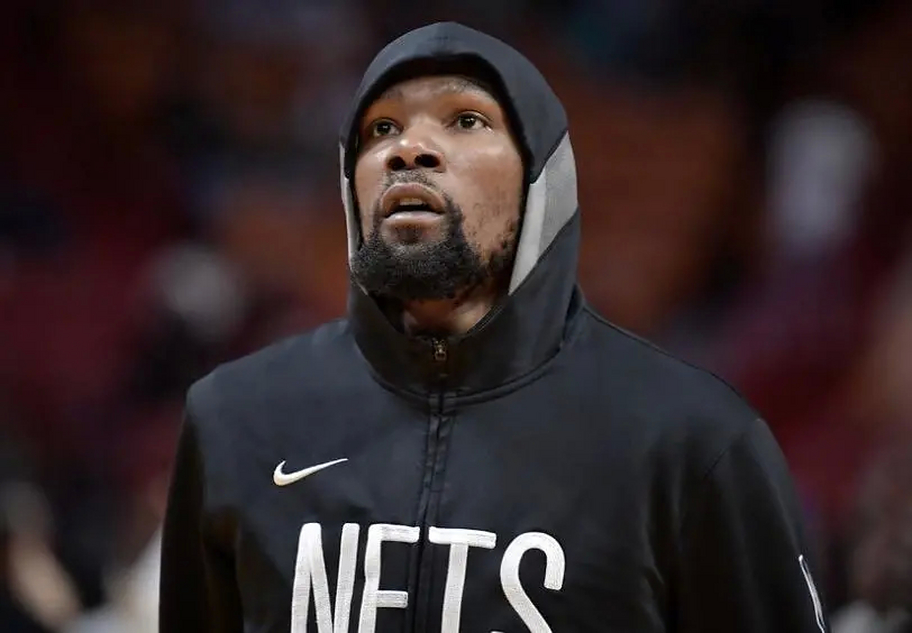 关于篮网遇冷失利，杜兰特深夜独自回到球馆进行训练的信息