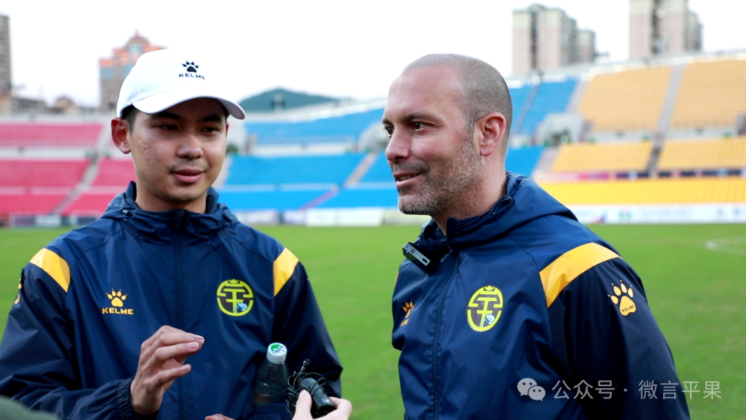 足球联赛中赛程紧密,球队备战态势良好 足球联赛中赛程紧密,球队备战态势良好