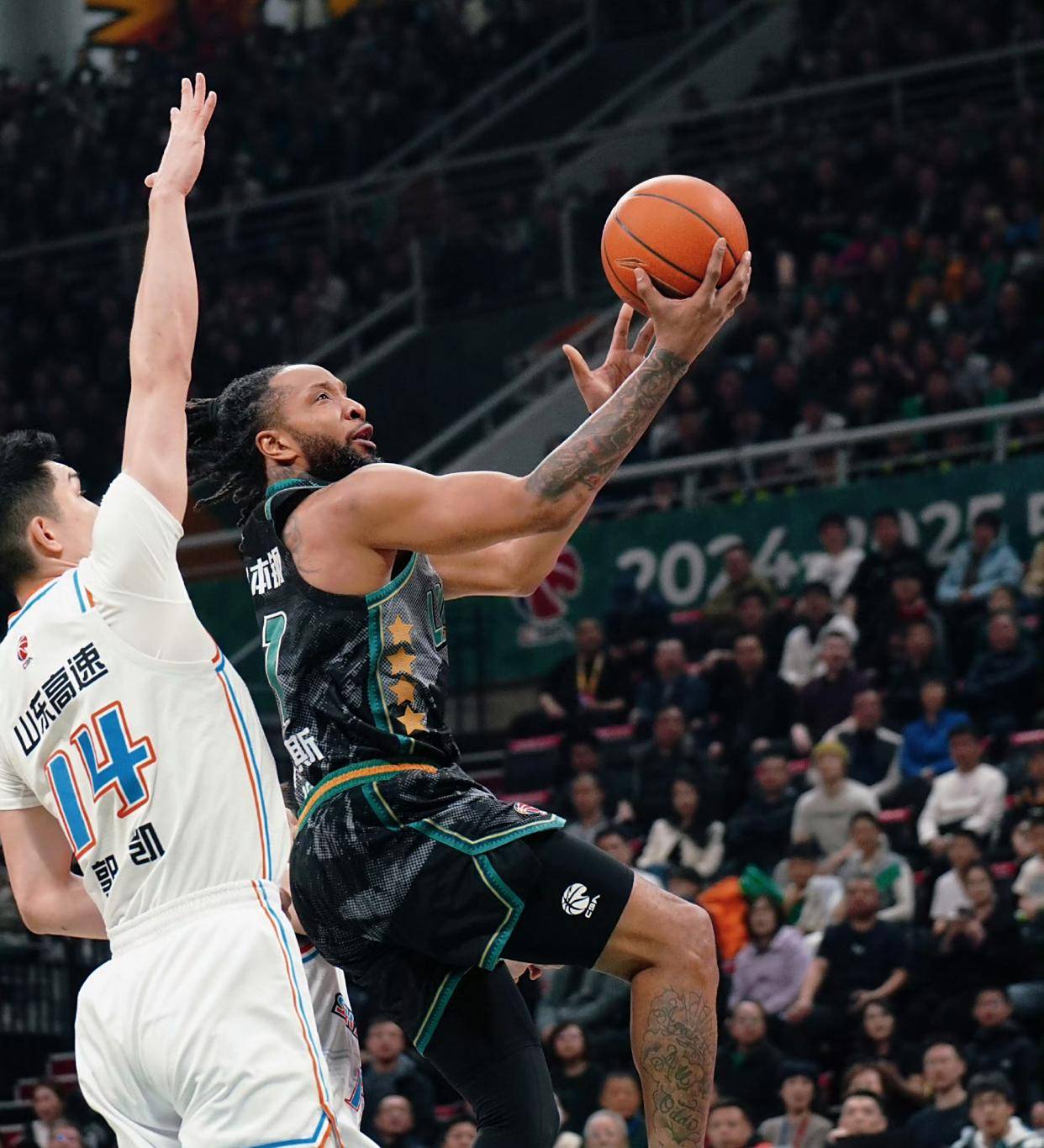 半岛体育app下载-本赛季最强外援引领球队前进,成为关键人物!