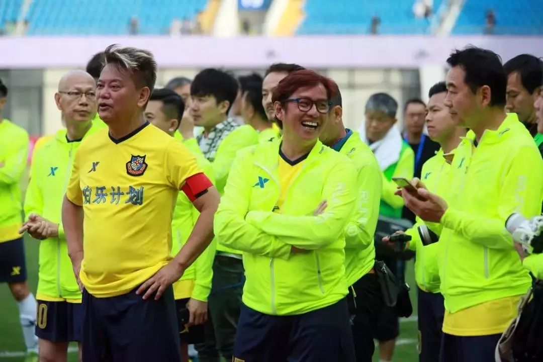 包含健康之城足球队全力以赴，取得骄人成绩的词条