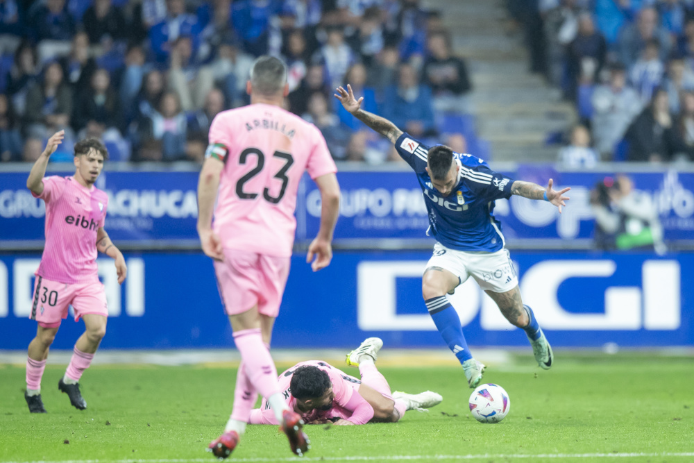 半岛体育投注-挪威队锋线稳固争取敲门破敌一举制胜