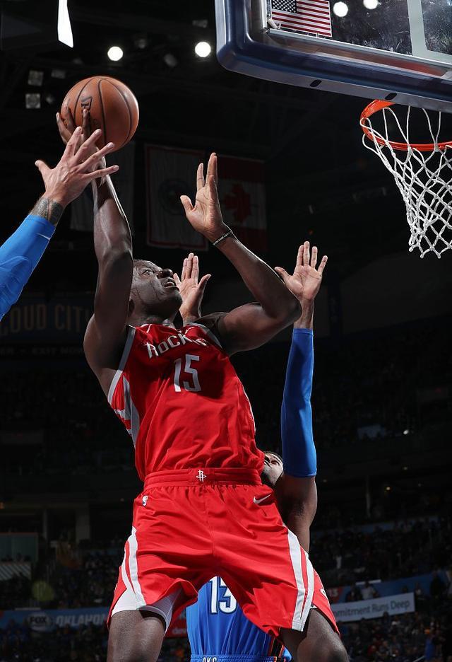 关于小牛内线压制对手,赢得胜利的信息 关于小牛内线压制对手,赢得胜利的信息