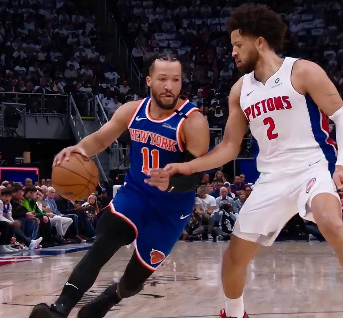 篮球巨星在比赛中凭借高超实力翻盘赢得胜利 篮球巨星在比赛中凭借高超实力翻盘赢得胜利