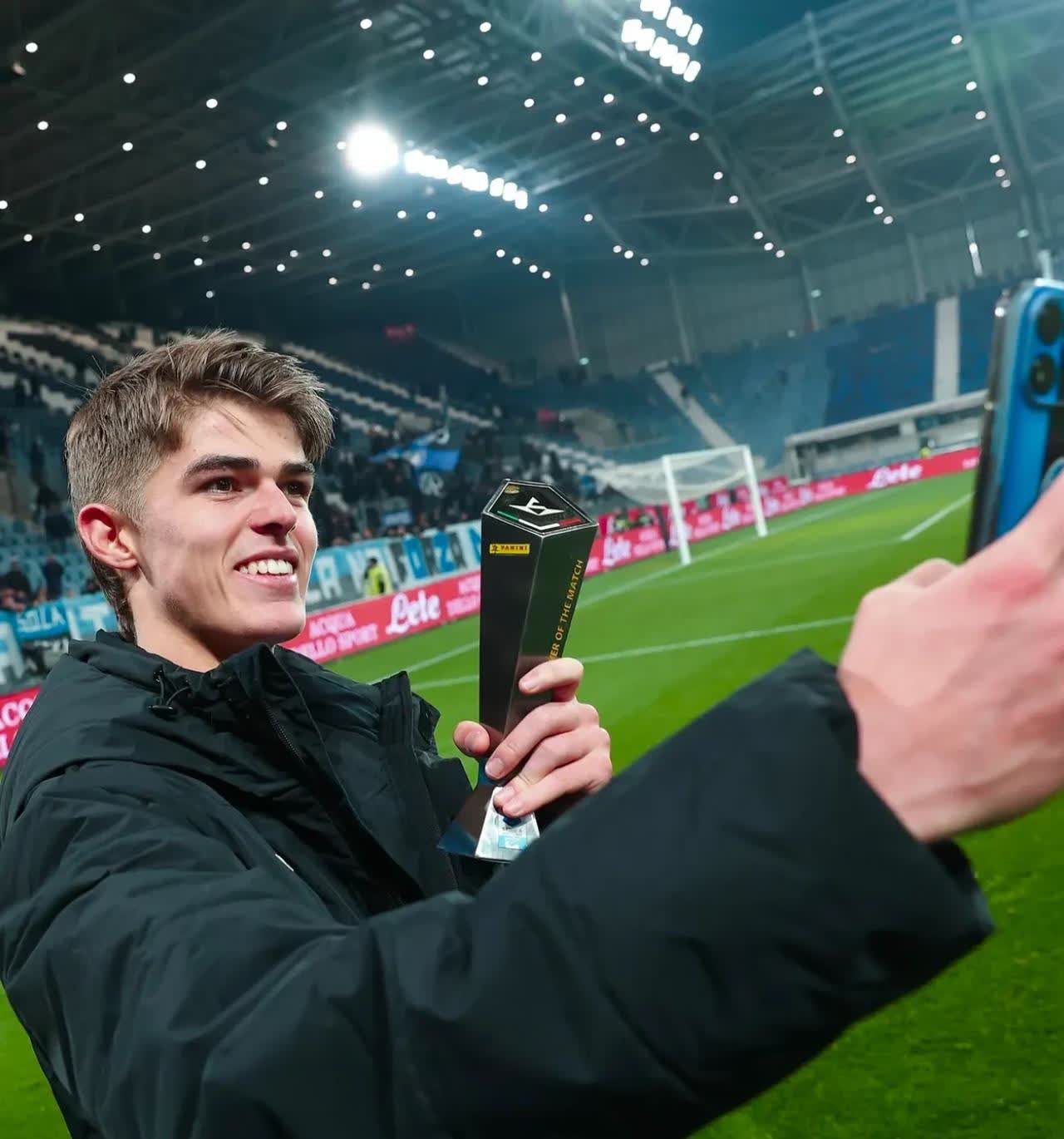 半岛体育亚洲官网-关于那不勒斯客场击败AC米兰,特谢拉梅开二度的信息