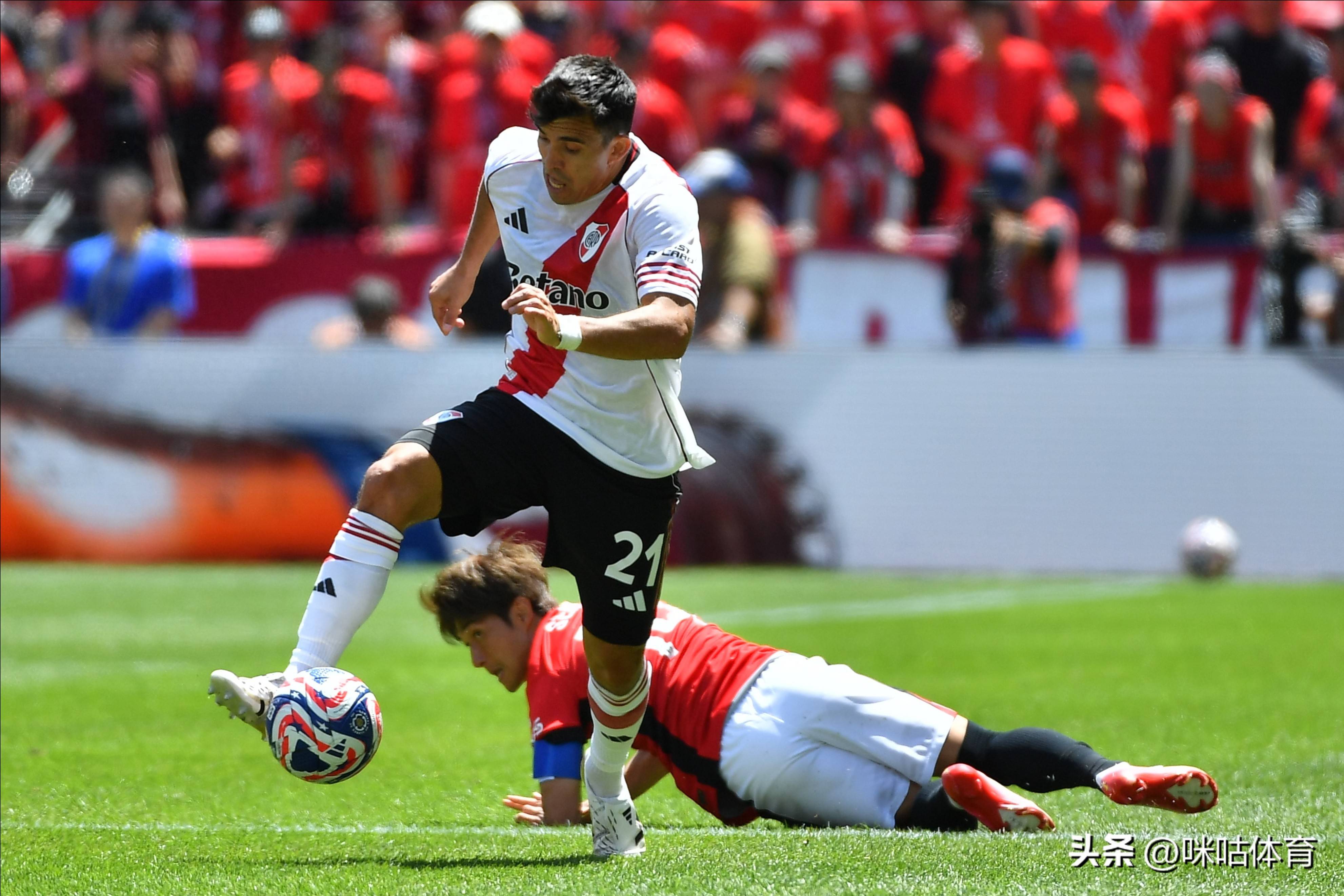 半岛体育网站-两支豪门球队在亚洲足联赛场上交手